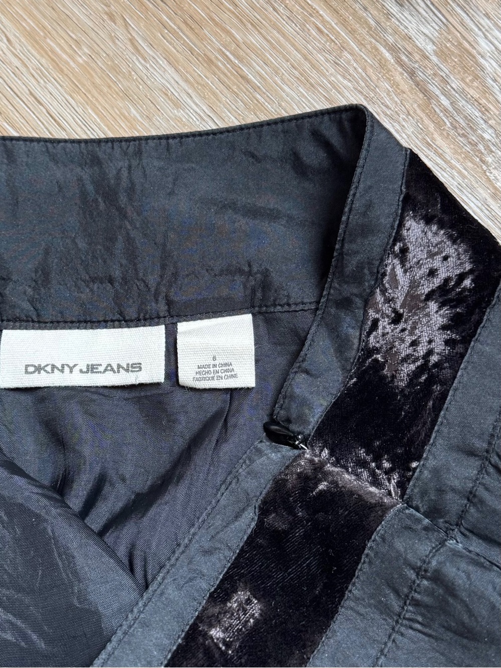 100% silk vintage y2k DKNY black midi skirt with mid - low rise and flowy drape - Picture 3 of 5